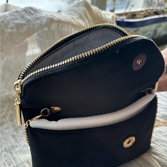 Black Velvet evening bag with chain handle. - Picture 5 of 5